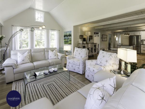 Cape Cod Home 995079