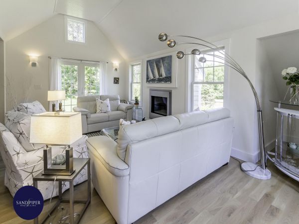 Cape Cod Home 995079