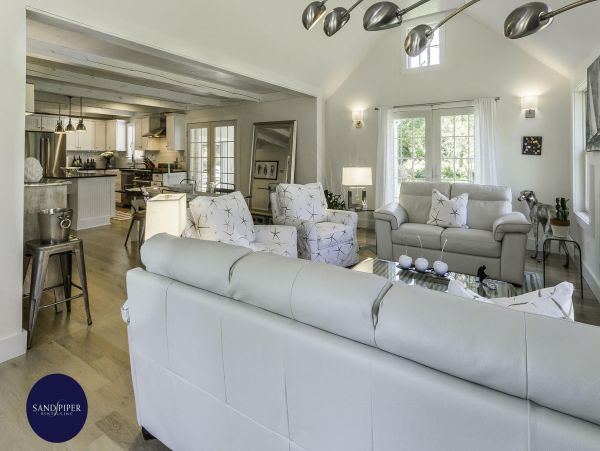 Cape Cod Home 995079