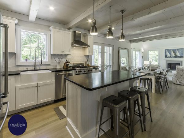 Cape Cod Home 995079