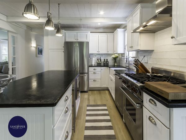 Cape Cod Home 995079