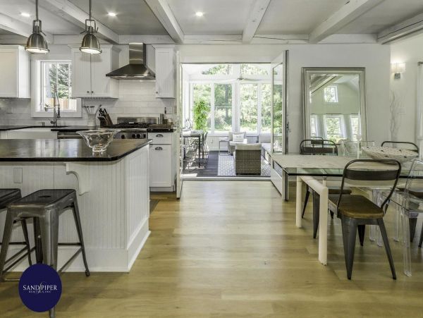 Cape Cod Home 995079