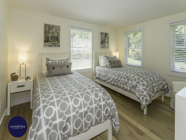 Cape Cod Home 995079