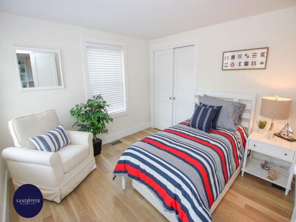 Cape Cod Home 995079
