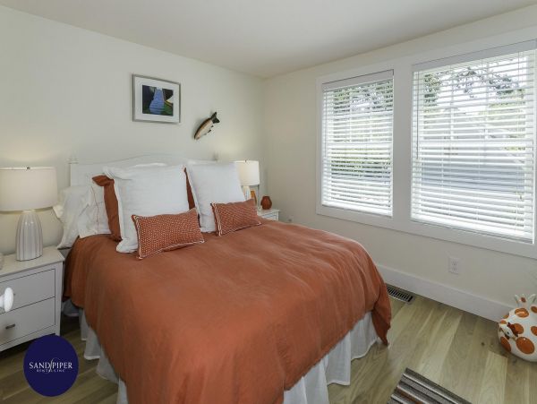 Cape Cod Home 995079