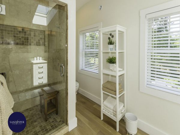 Cape Cod Home 995079