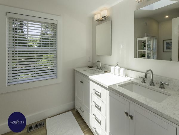 Cape Cod Home 995079