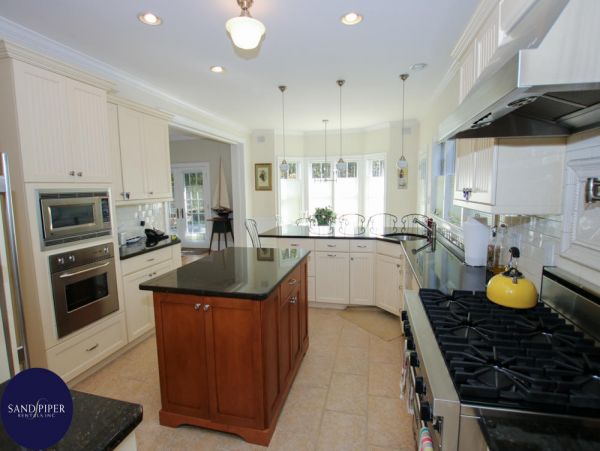 Cape Cod Home 995080