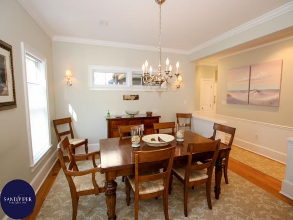 Cape Cod Home 995080