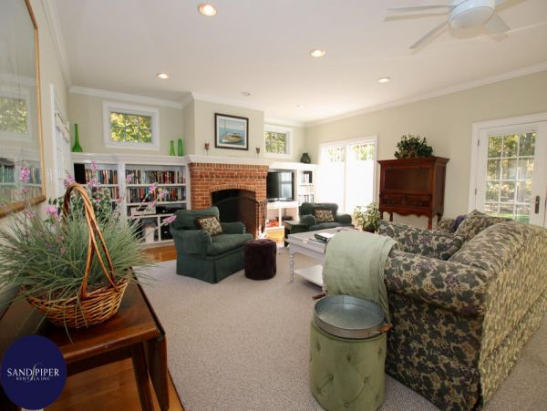 Cape Cod Home 995080