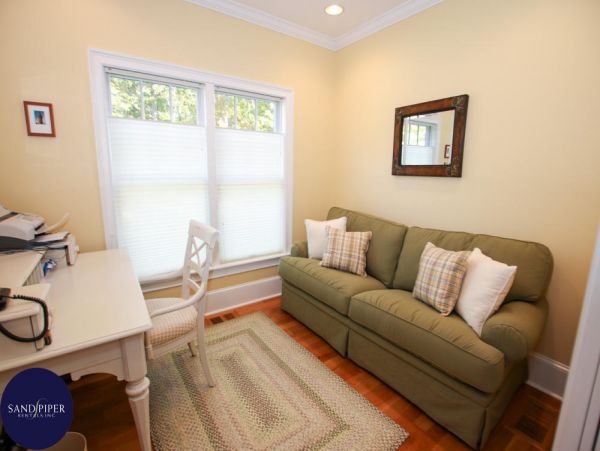 Cape Cod Home 995080