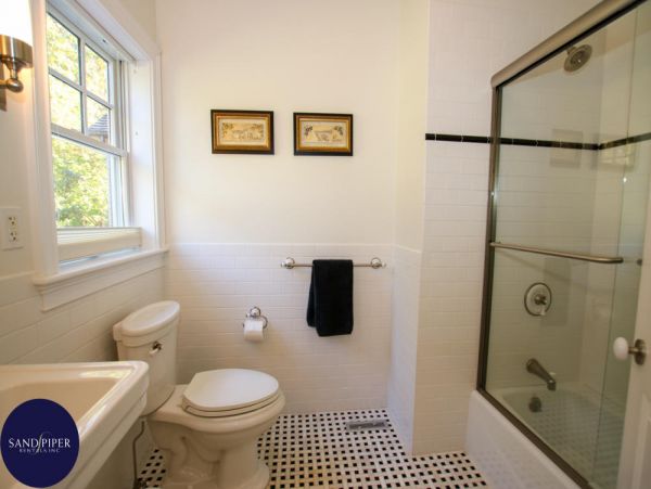 Cape Cod Home 995080