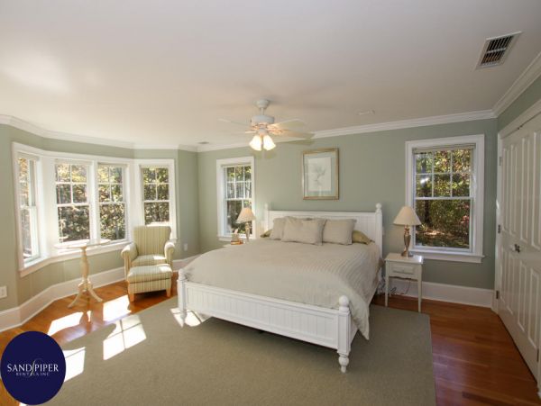 Cape Cod Home 995080
