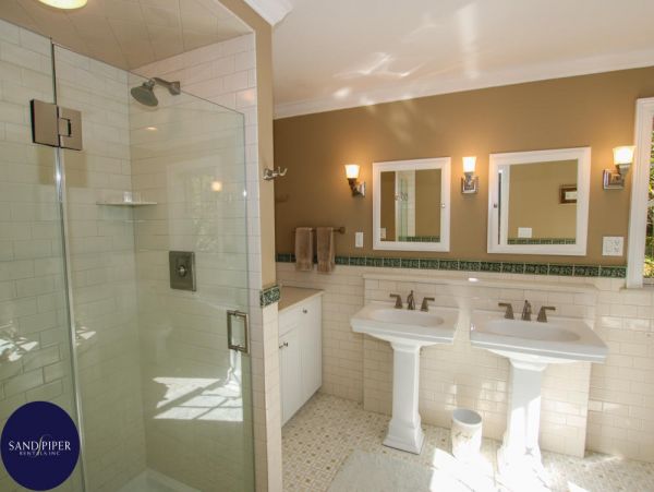 Cape Cod Home 995080