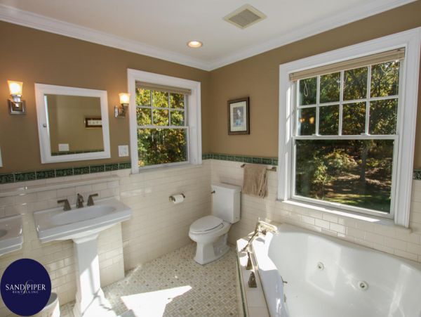 Cape Cod Home 995080