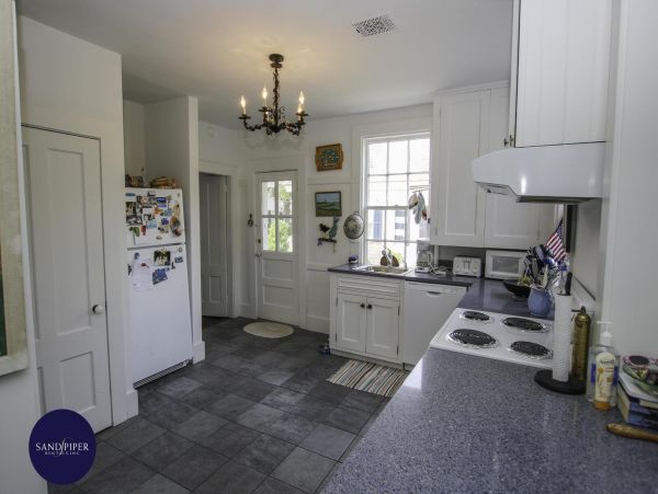 Cape Cod Home 995082