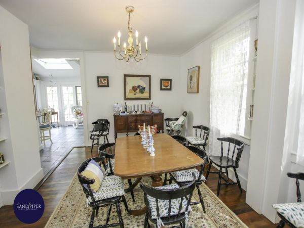 Cape Cod Home 995082