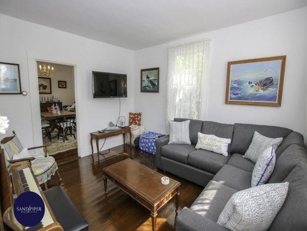Cape Cod Home 995082
