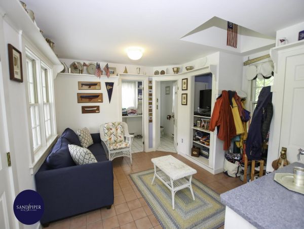 Cape Cod Home 995082