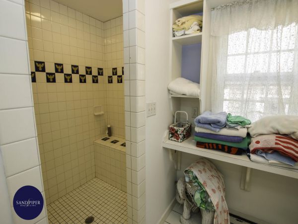 Cape Cod Home 995082