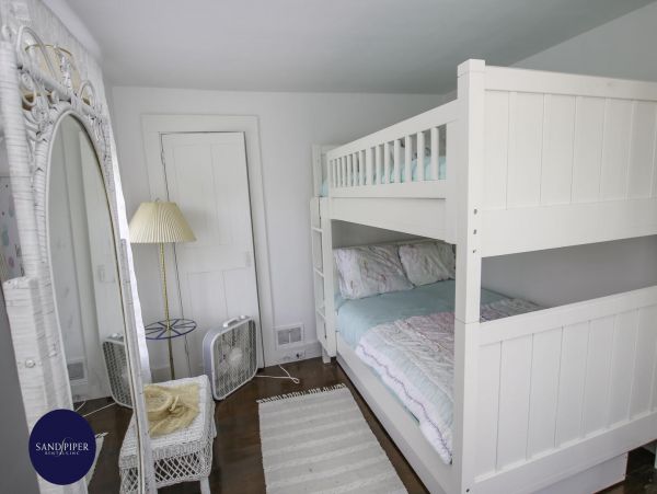 Cape Cod Home 995082