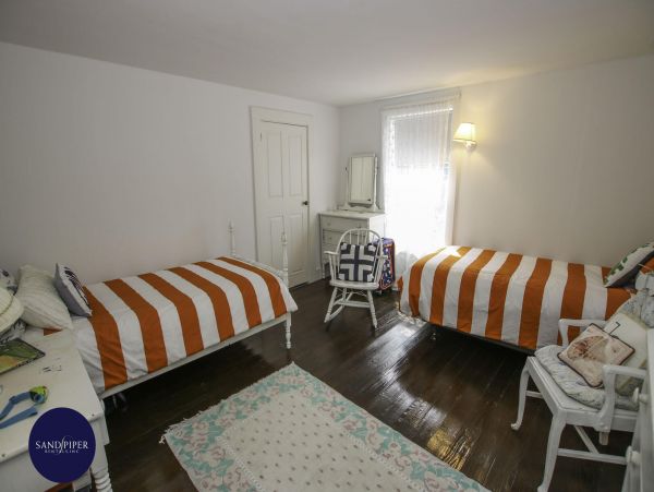 Cape Cod Home 995082