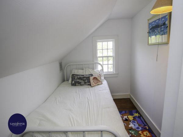 Cape Cod Home 995082