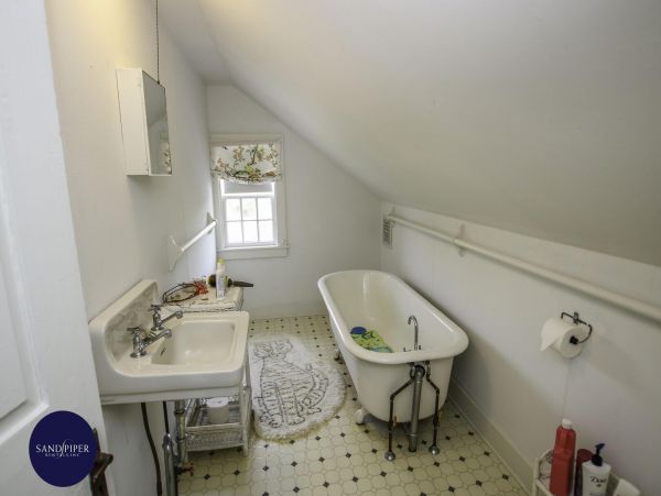 Cape Cod Home 995082