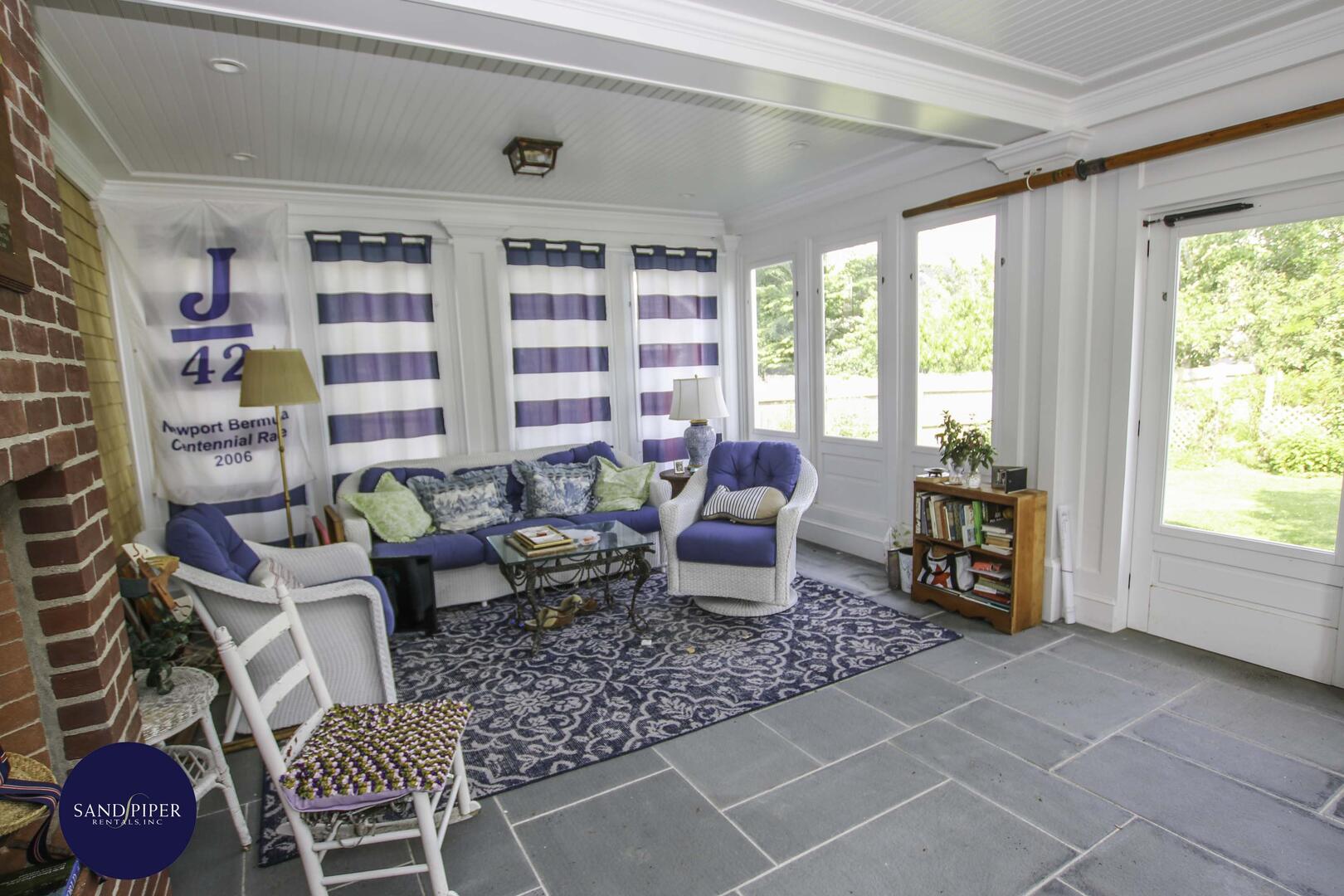 Cape Cod Home 995082