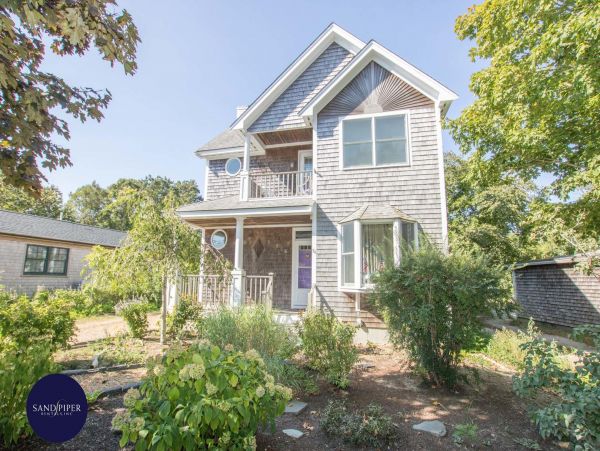 Cape Cod Home 995083