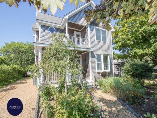 Cape Cod Home 995083