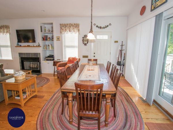 Cape Cod Home 995083