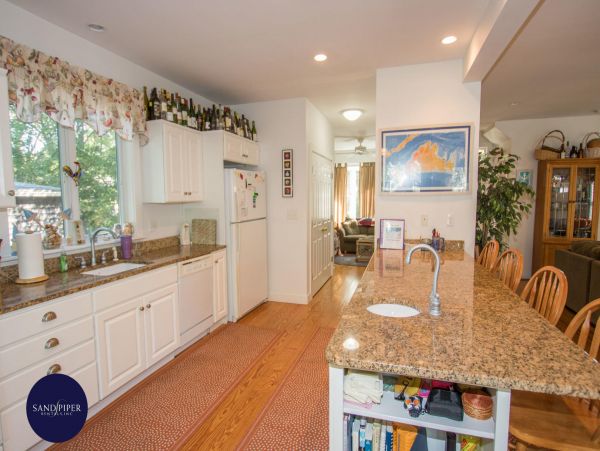 Cape Cod Home 995083