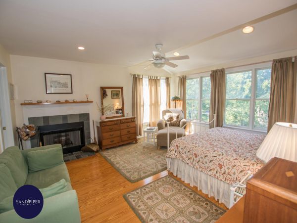 Cape Cod Home 995083