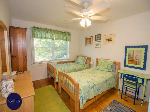 Cape Cod Home 995083