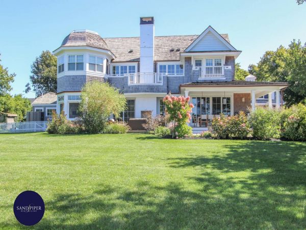 Cape Cod Home 995084