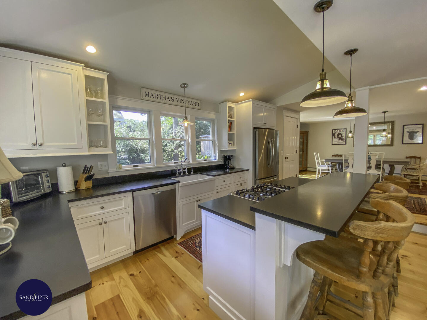 Cape Cod Home 995085