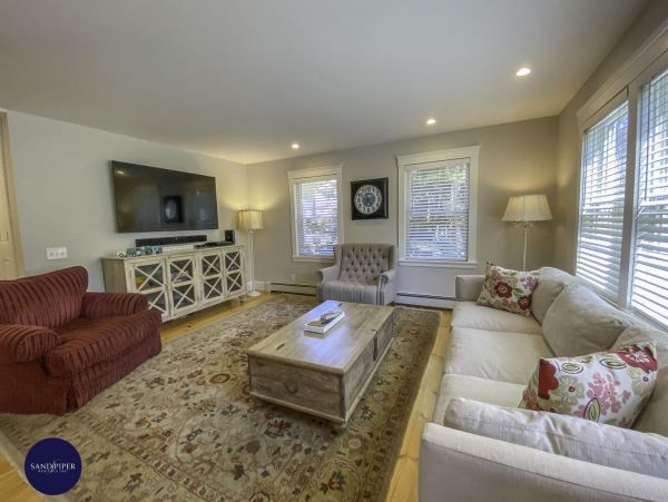 Cape Cod Home 995085
