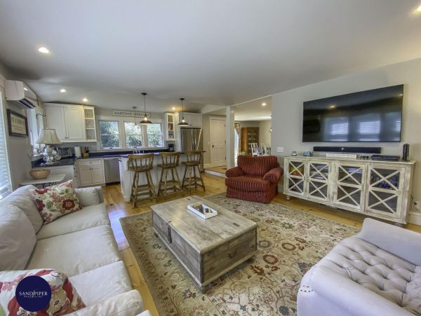 Cape Cod Home 995085