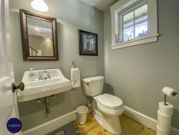 Cape Cod Home 995085