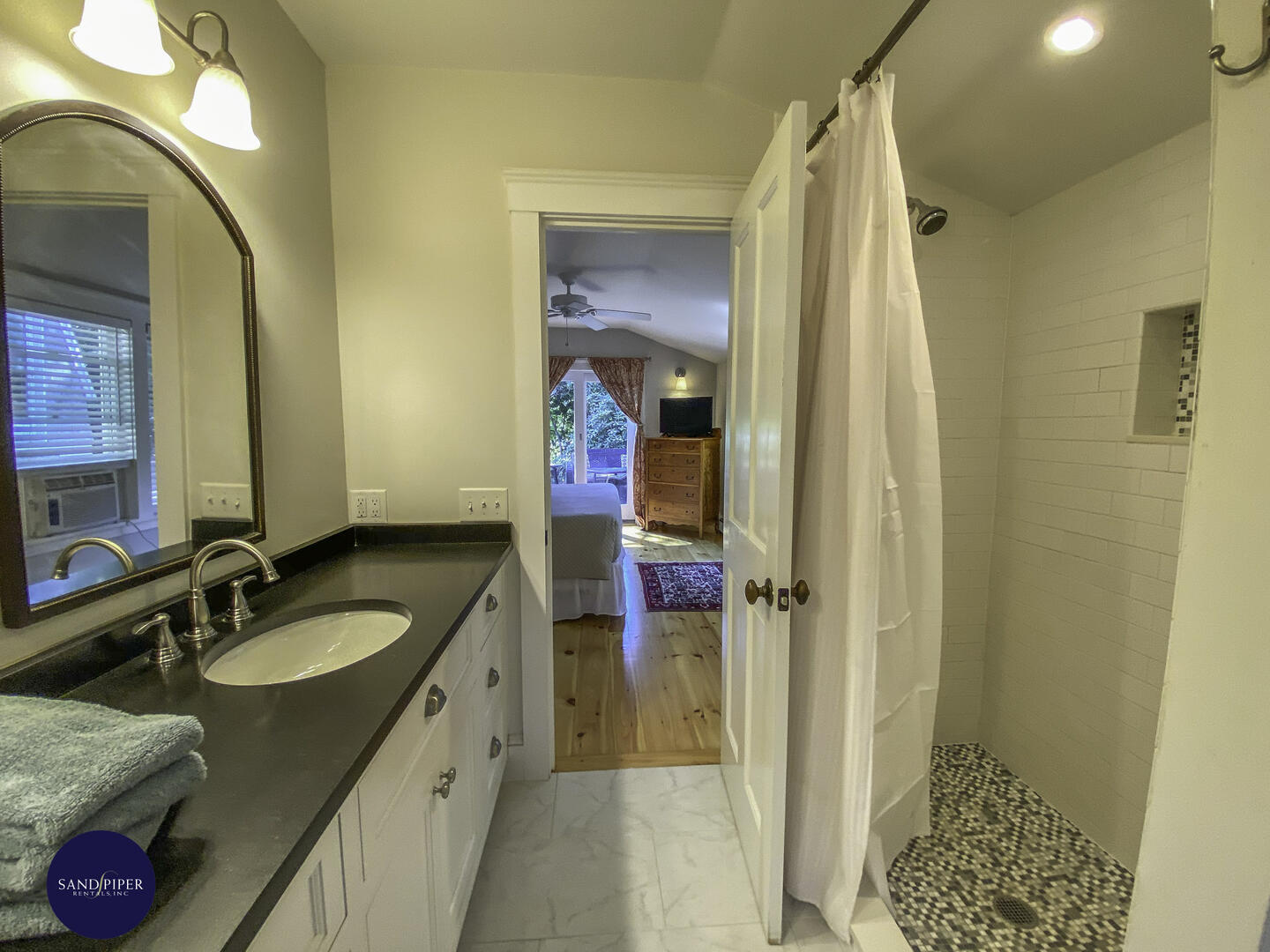 Cape Cod Home 995085