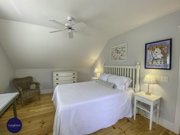 Cape Cod Home 995085