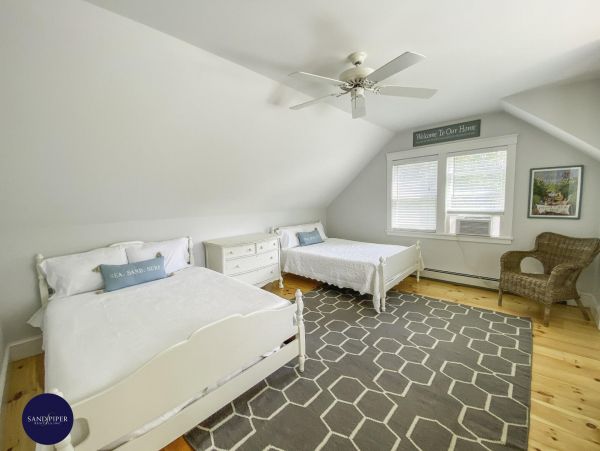 Cape Cod Home 995085