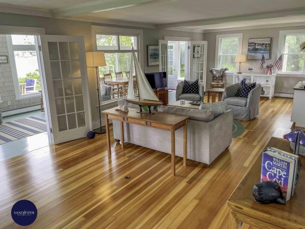 Cape Cod Home 995086