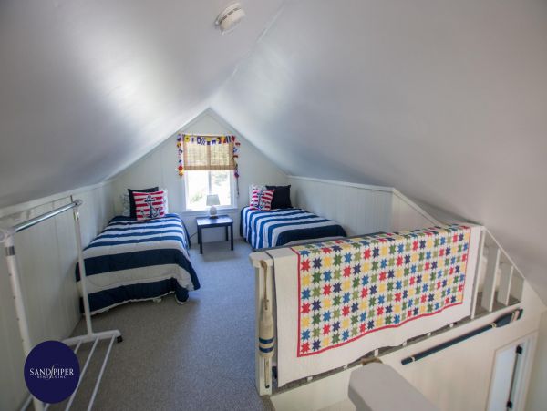 Cape Cod Home 995087