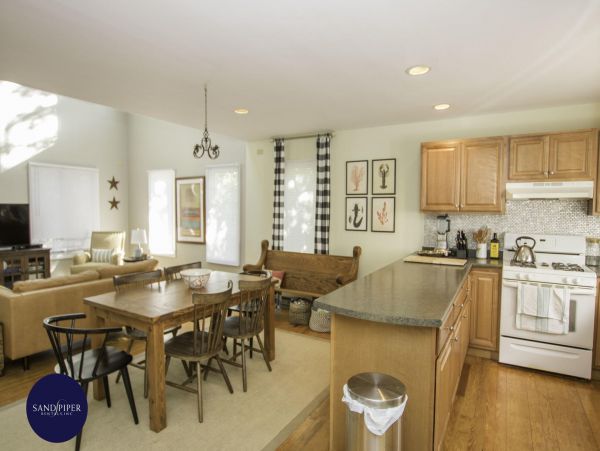 Cape Cod Home 995088