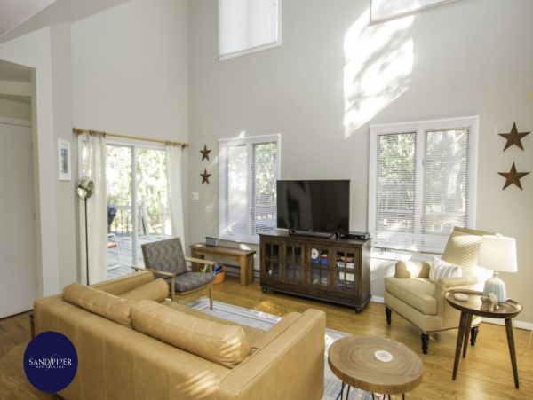 Cape Cod Home 995088