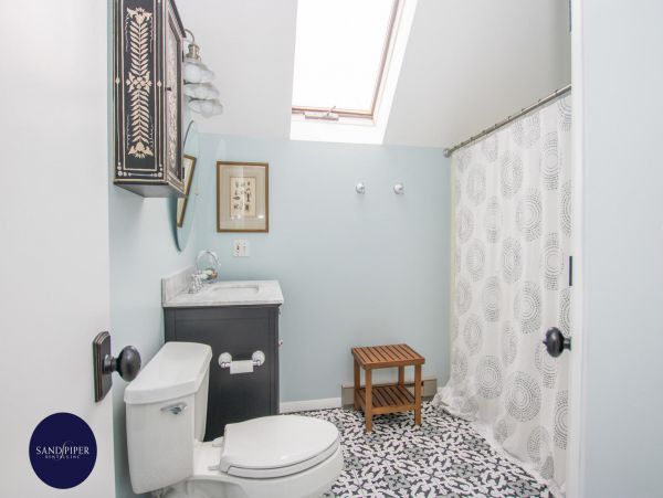 Cape Cod Home 995088