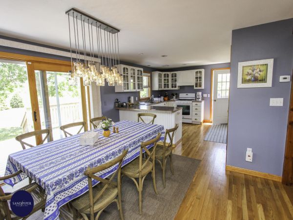 Cape Cod Home 995089