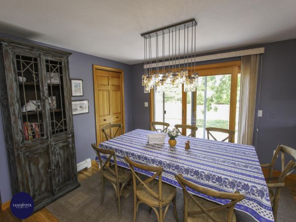 Cape Cod Home 995089